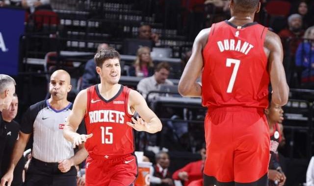 轰18+7拯救火箭！队友一直相信我，小贾感谢全队，乌度卡也清醒了