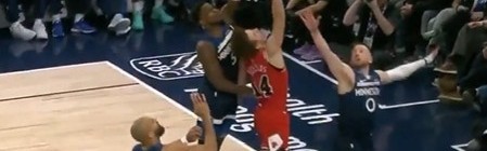 九游体育-黄雀在后！爱德华兹且退且防 起飞送出钉板大帽